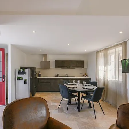 Dans Le Cotentin Avec Jacuzzi Professionnel Sous Un Dome Vitre