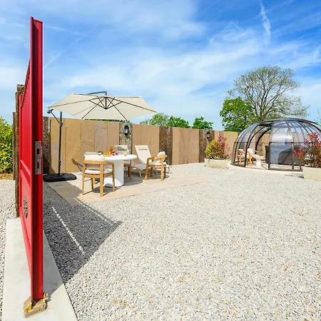Dans Le Cotentin Avec Jacuzzi Professionnel Sous Un Dome Vitre Saint-Sauveur-le-Vicomte